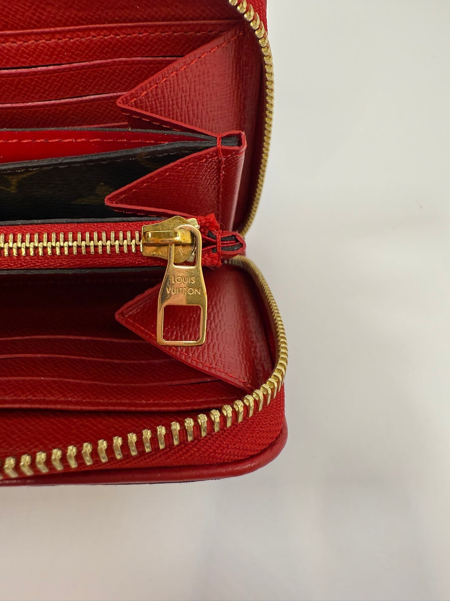 LOUIS VUITTON Retiro Zip Around Wallet