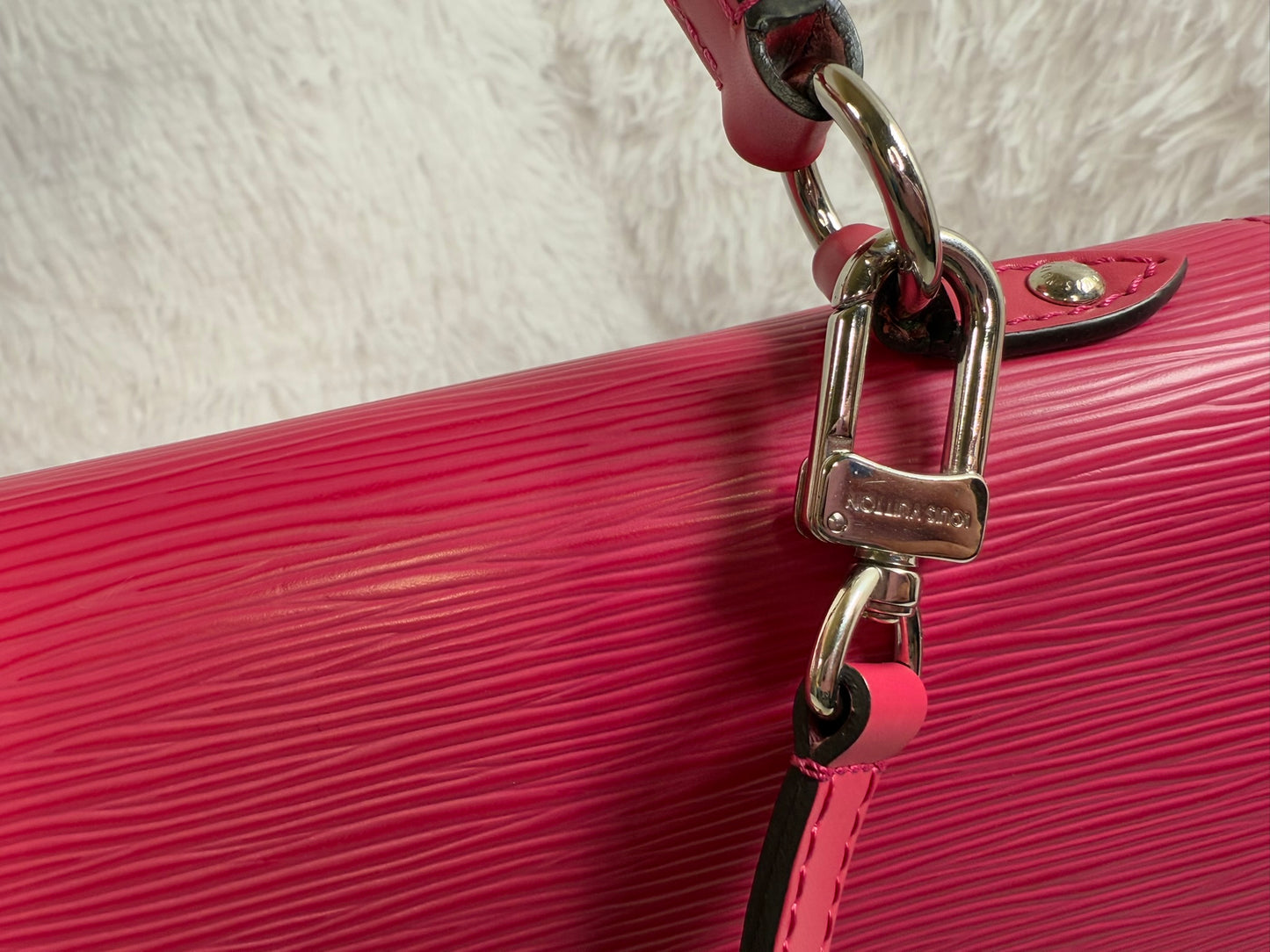 LOUIS VUITTON Cluny MM Epi Hot Pink