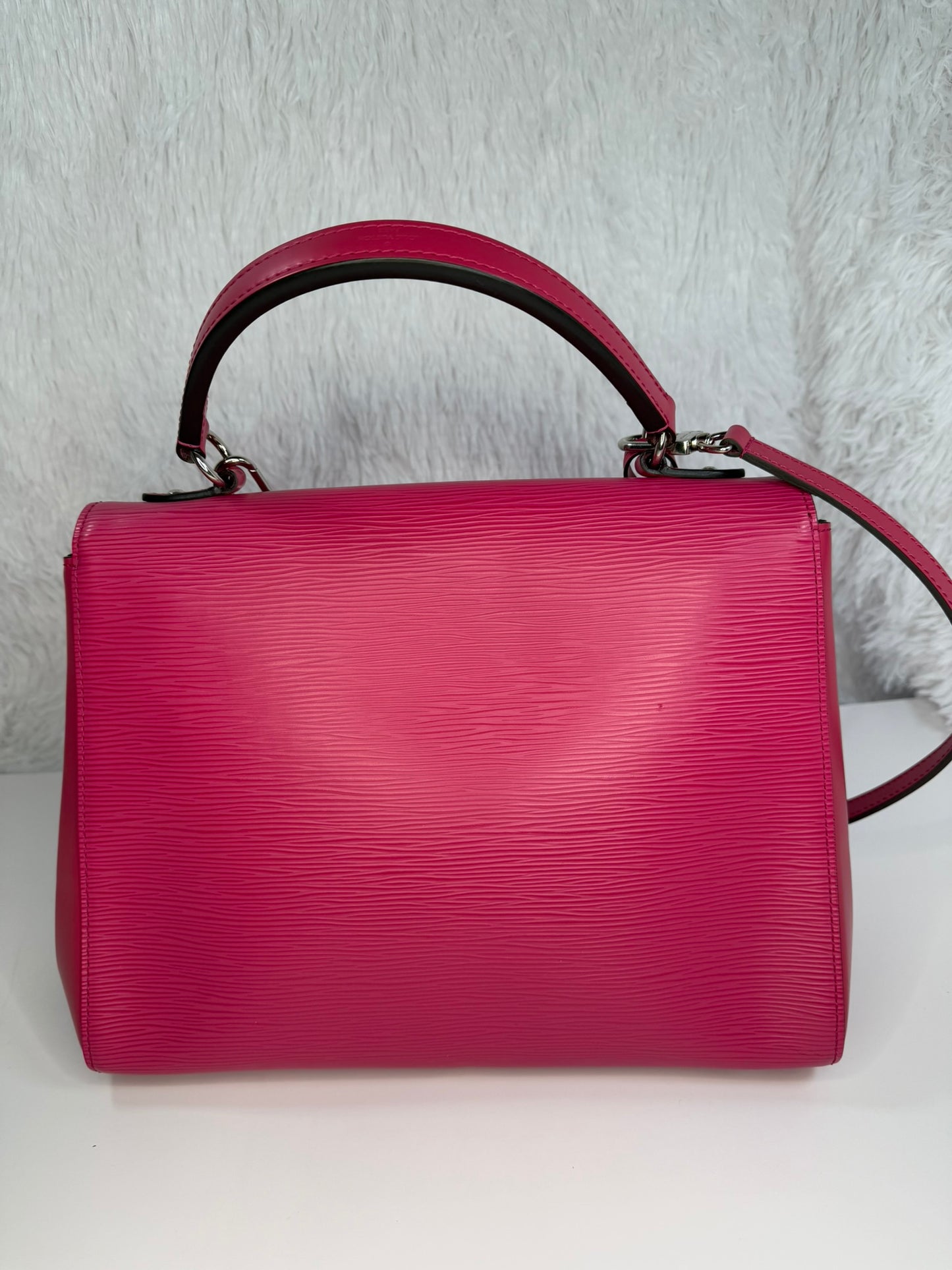 LOUIS VUITTON Cluny MM Epi Hot Pink