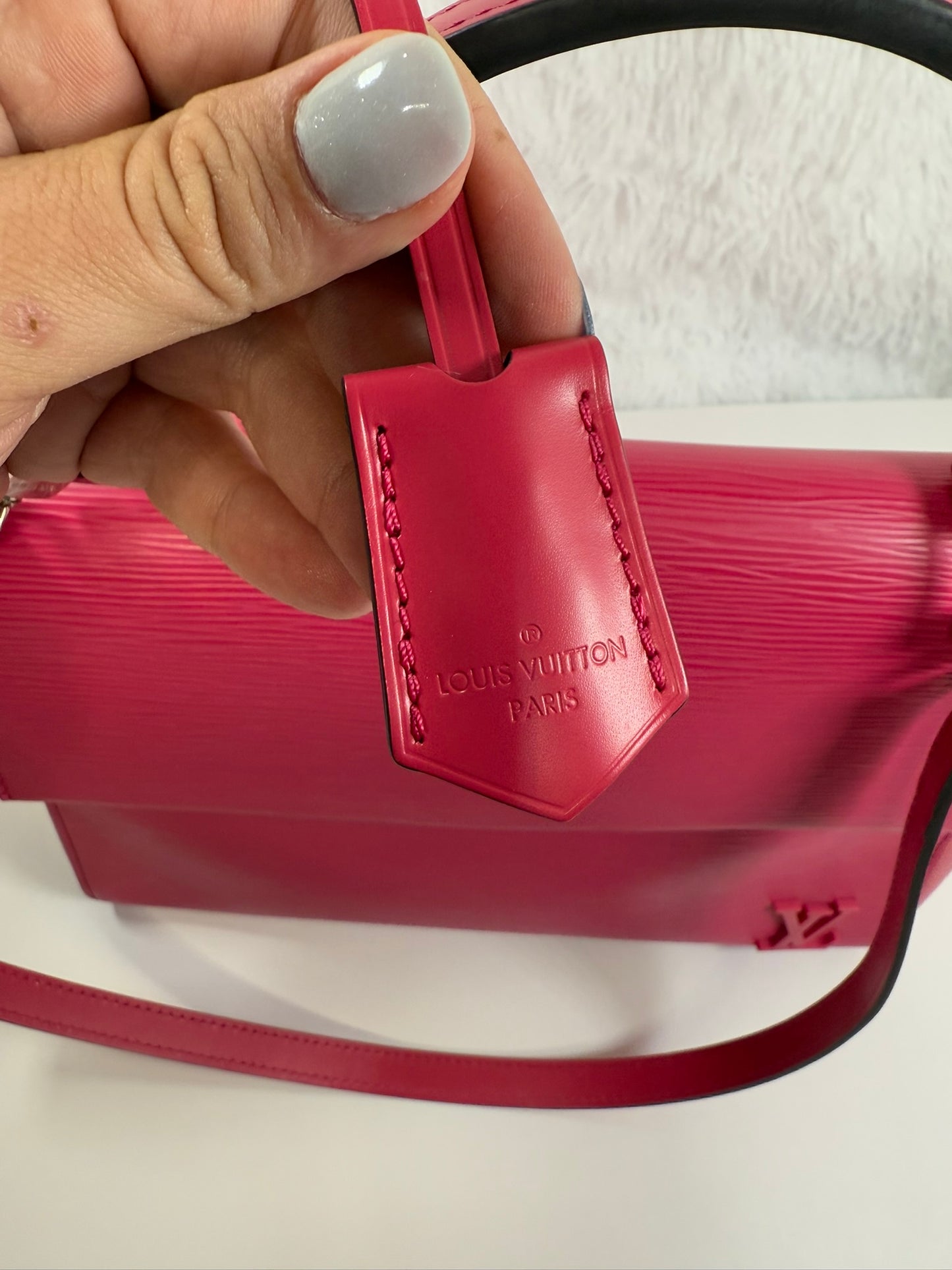 LOUIS VUITTON Cluny MM Epi Hot Pink