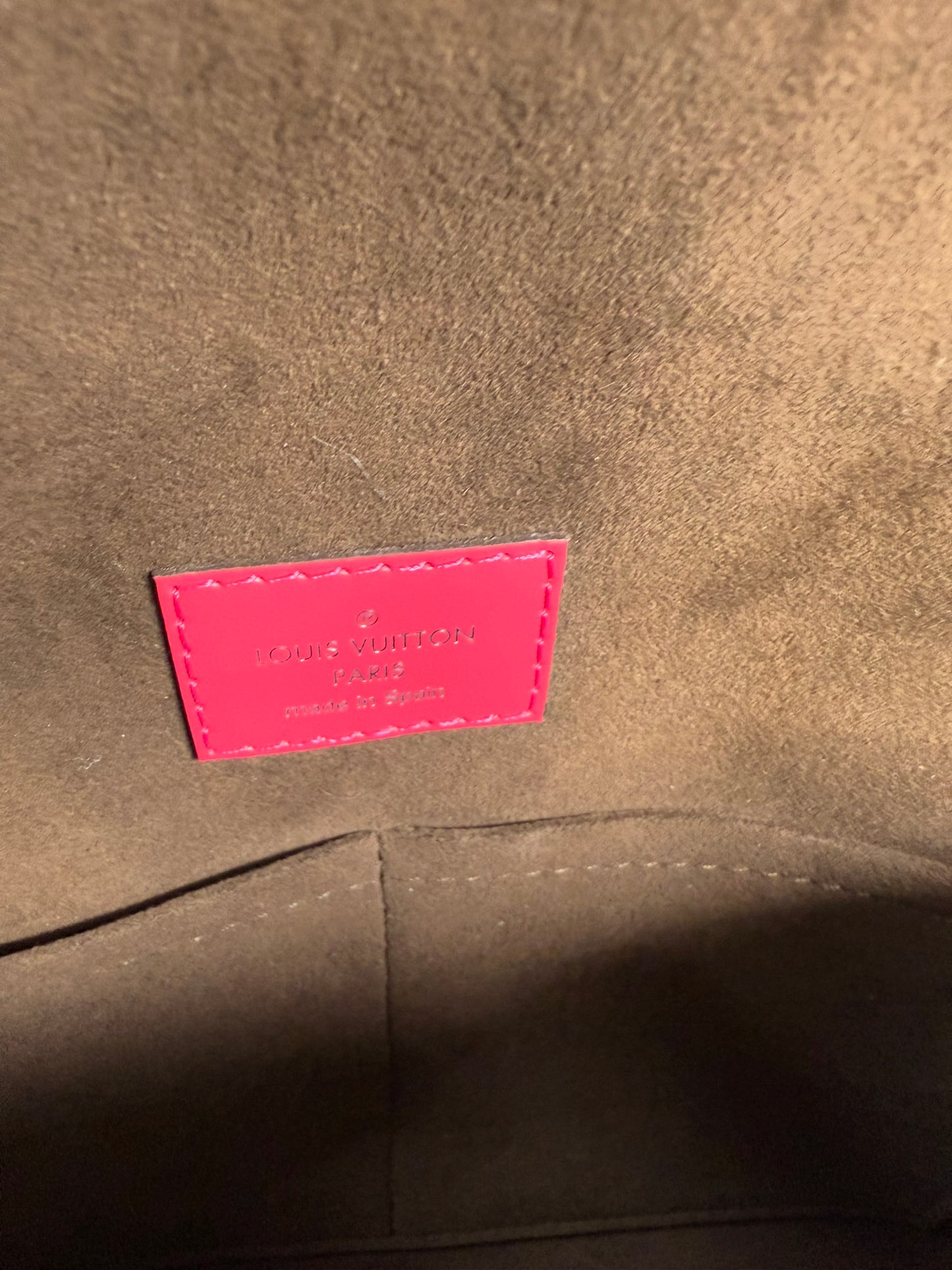 LOUIS VUITTON Cluny MM Epi Hot Pink