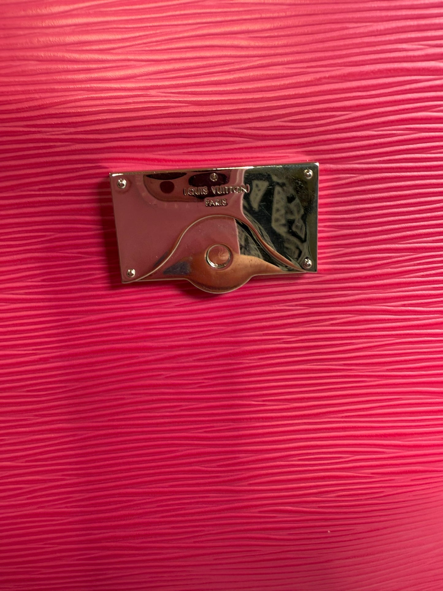LOUIS VUITTON Cluny MM Epi Hot Pink