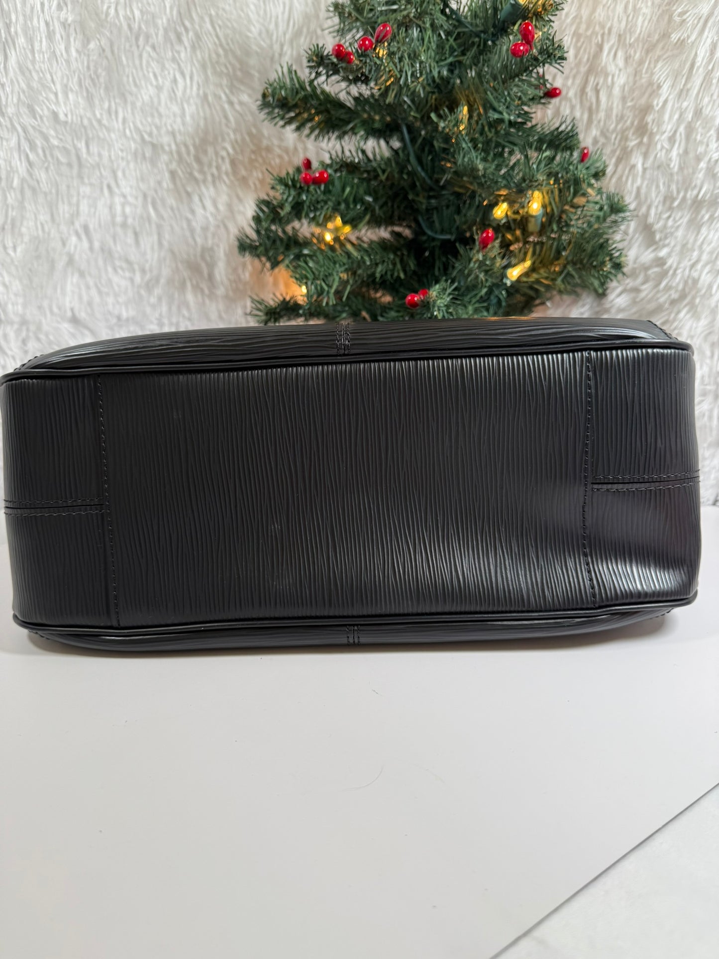 LOUIS VUITTON Turenne Epi Shoulder Bag