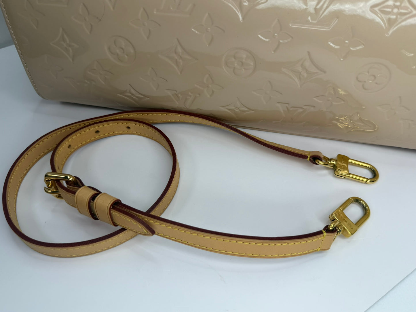 LOUIS VUITTON Brea Vernis Leather MM