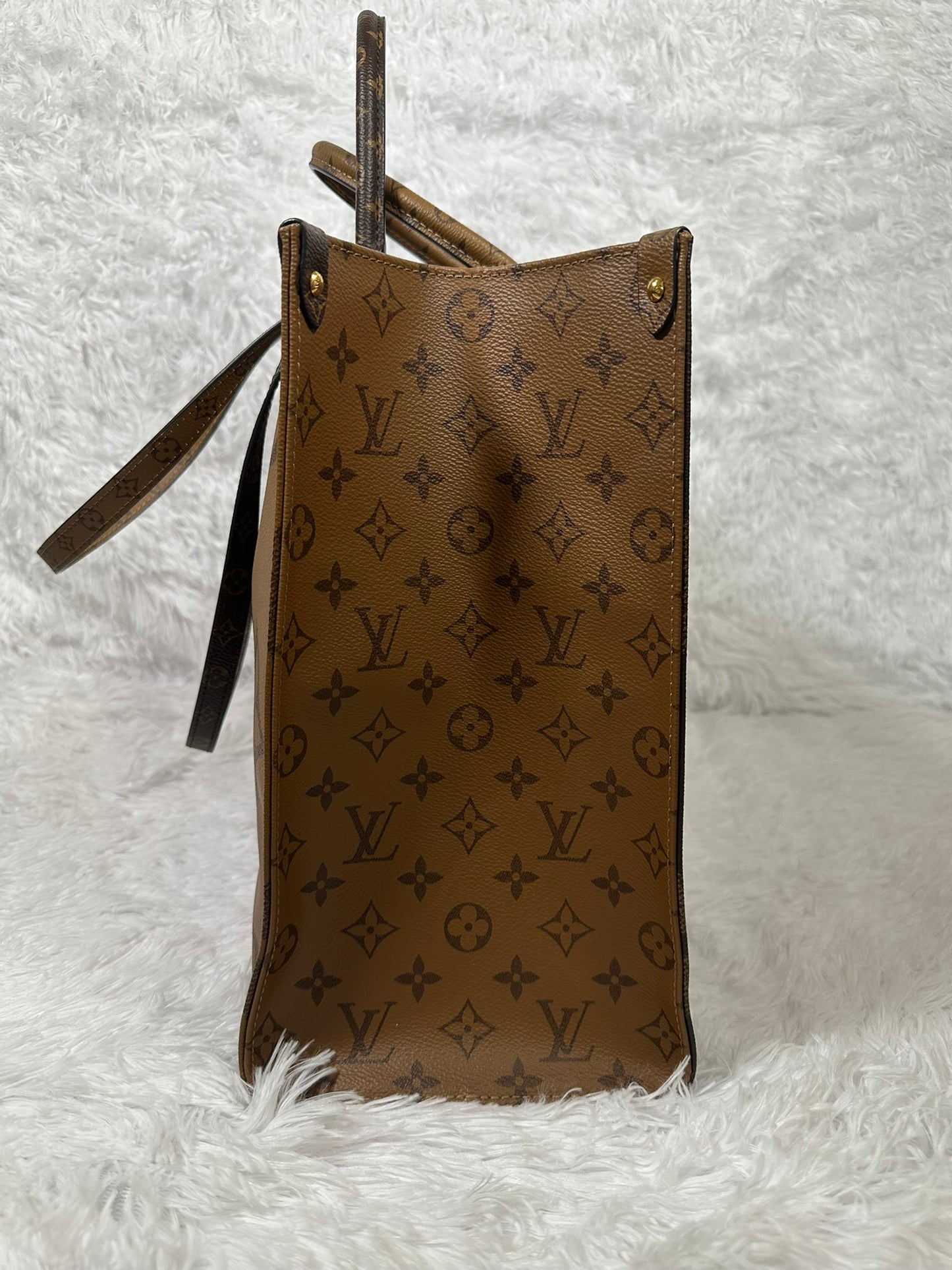 LOUIS VUITTON On The Go GM