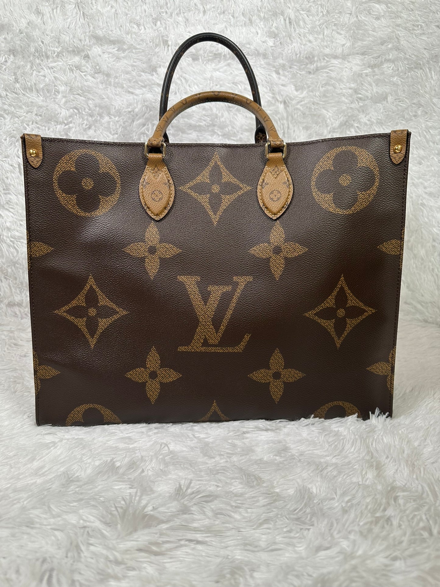 LOUIS VUITTON On The Go GM