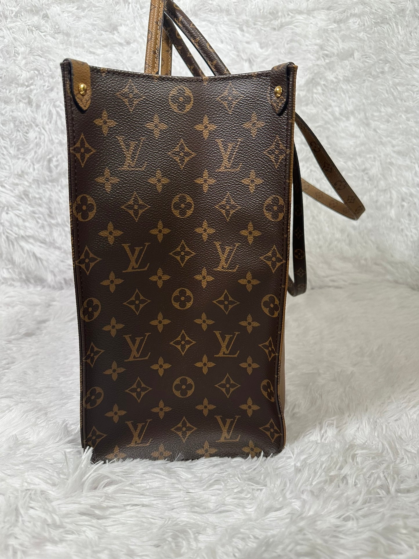LOUIS VUITTON On The Go GM