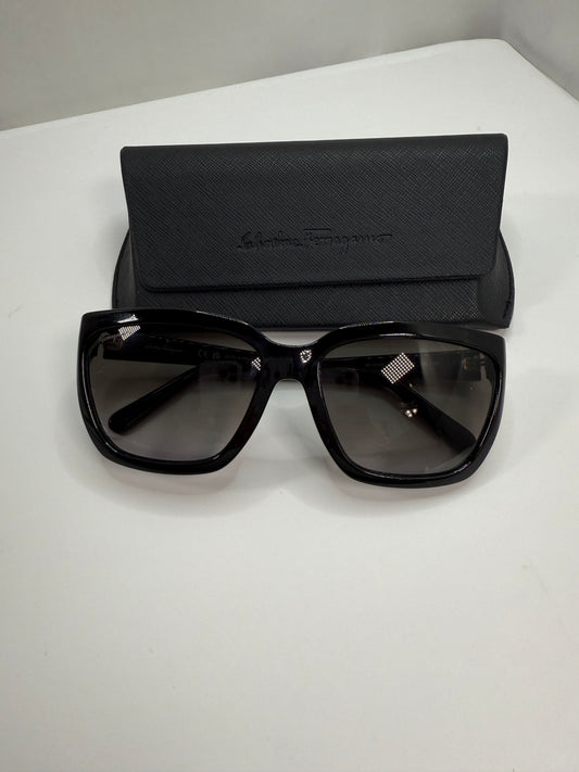 FERRAGAMO Sunglasses