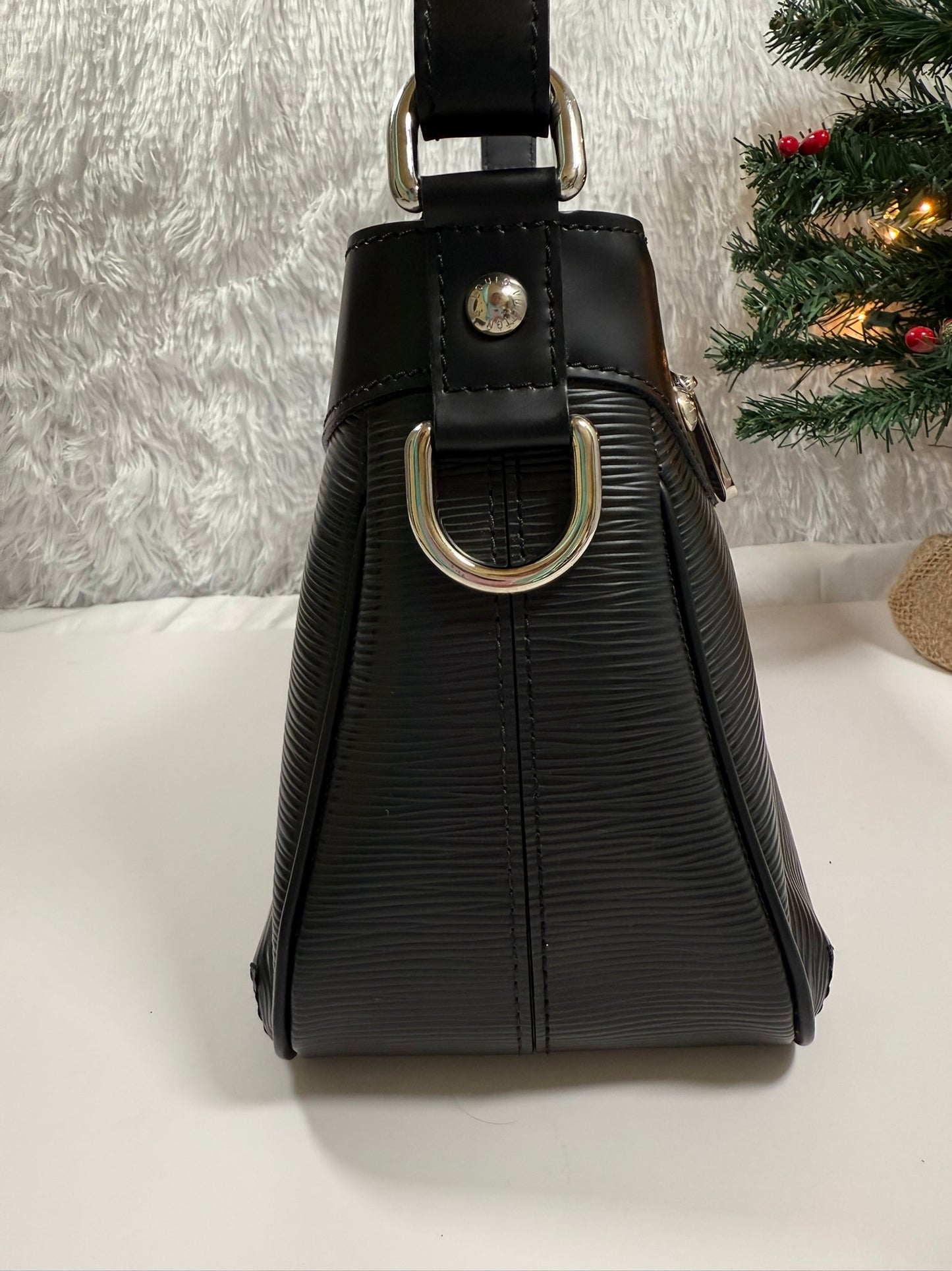 LOUIS VUITTON Turenne Epi Shoulder Bag